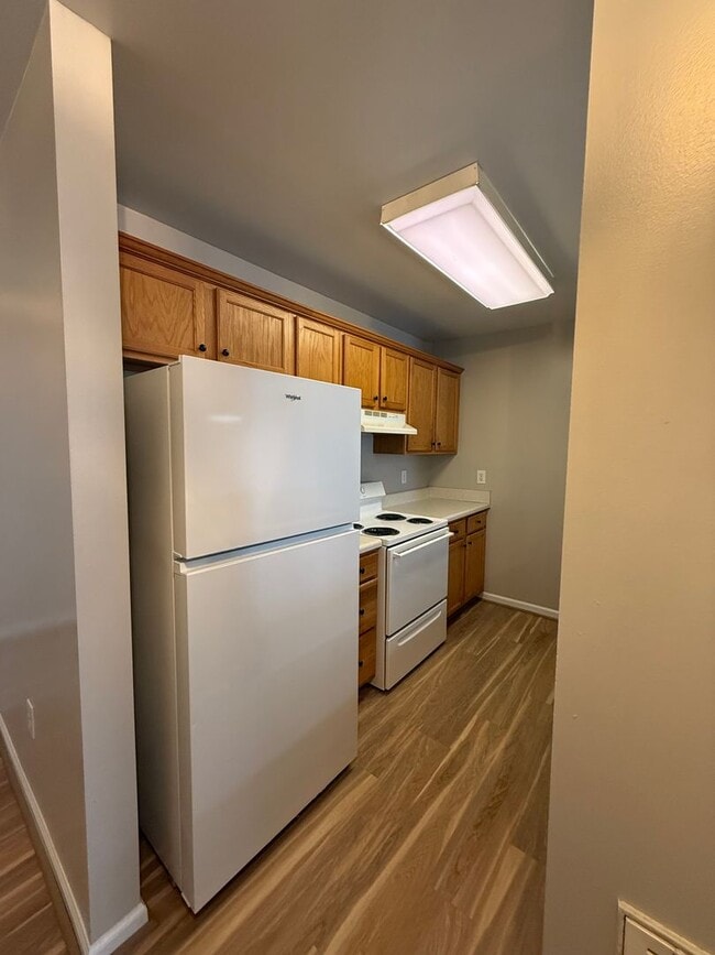 Building Photo - 2 Bedroom 1.5 Bath Townhome in Salem City