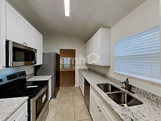 Building Photo - 13307 Montaigne Dr