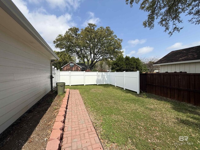 Building Photo - 10391 Emmanuel St