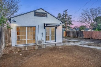 Building Photo - 1519-1519 N Carruth Ave