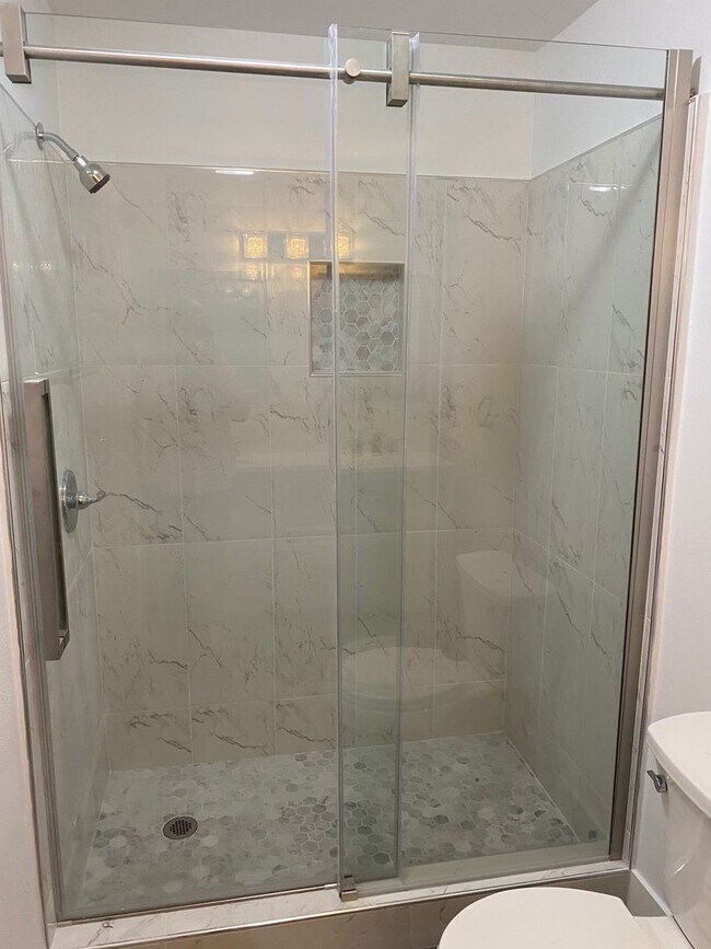 Building Photo - East Lancaster 4+2