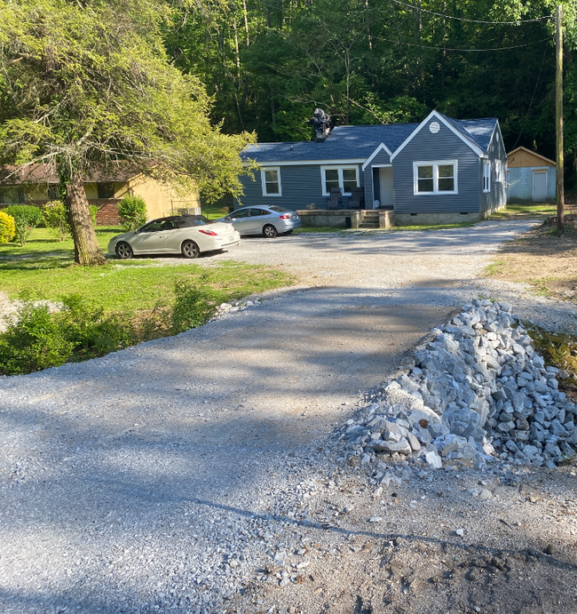 Building Photo - 1000 Shallowford Rd