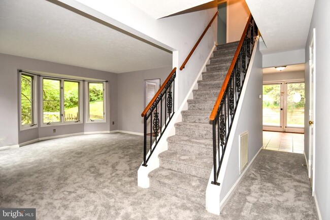 Building Photo - 2062 Farragut Dr