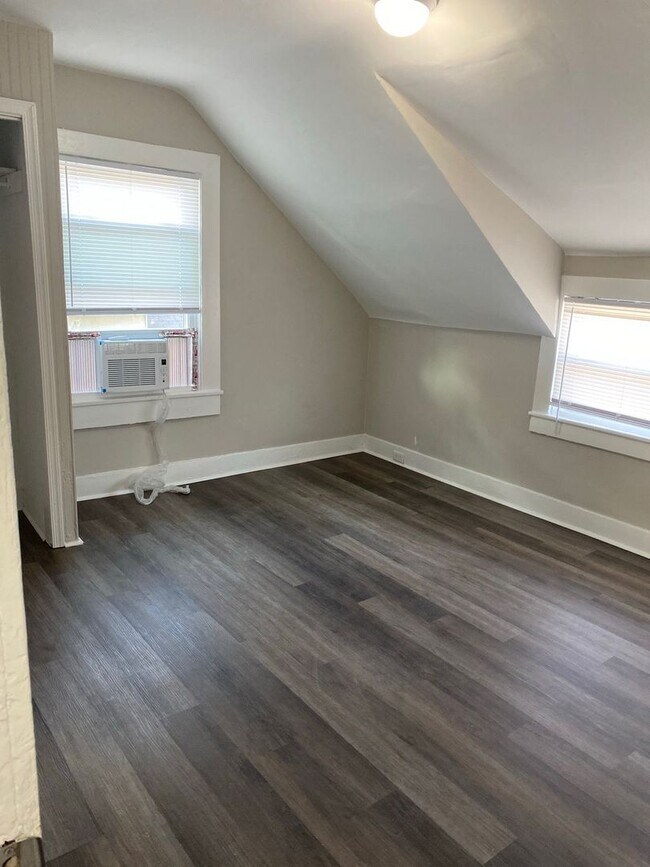Building Photo - Freshly Renovated 2BR Duplex in the Heart of Portsmouth!