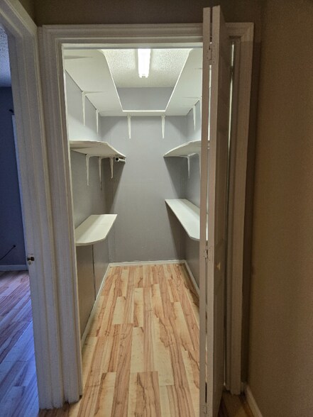 Building Photo - 305 Bolivar Ave