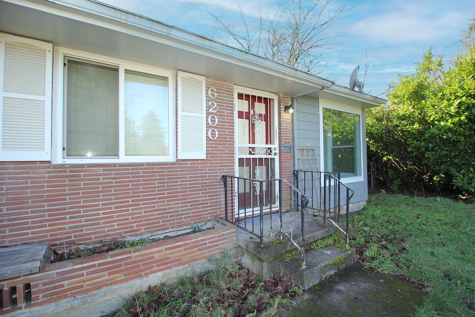 Building Photo - 6200 NE Shaver St