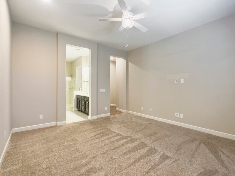 Living room 2 looking to hallway - 5132 S Centric Way