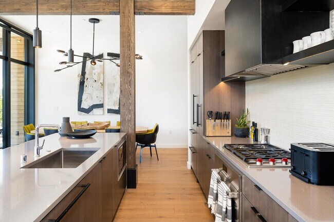 Building Photo - 4 Boathouse Way