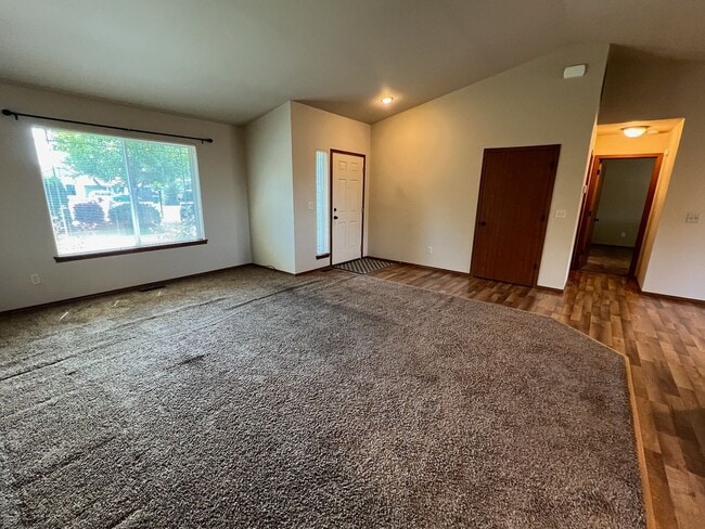 Building Photo - Beautiful 3 bed/2 bath home with garage, a/c and private covered patio!