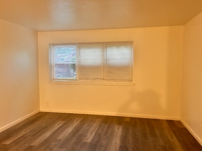 Building Photo - 3034 S Moreland Blvd
