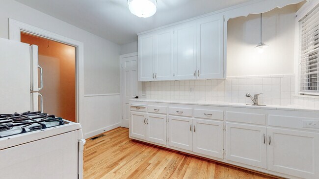 Building Photo - 802 Timber Ln