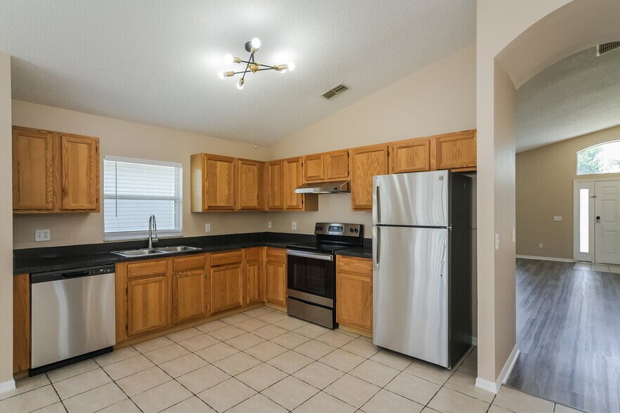 Building Photo - 17100 Woodcrest Way