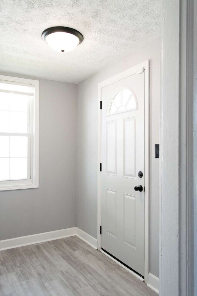 Building Photo - Student Housing Near the University of Dayton – Rent is $750 per bedroom (3 students), total leas...