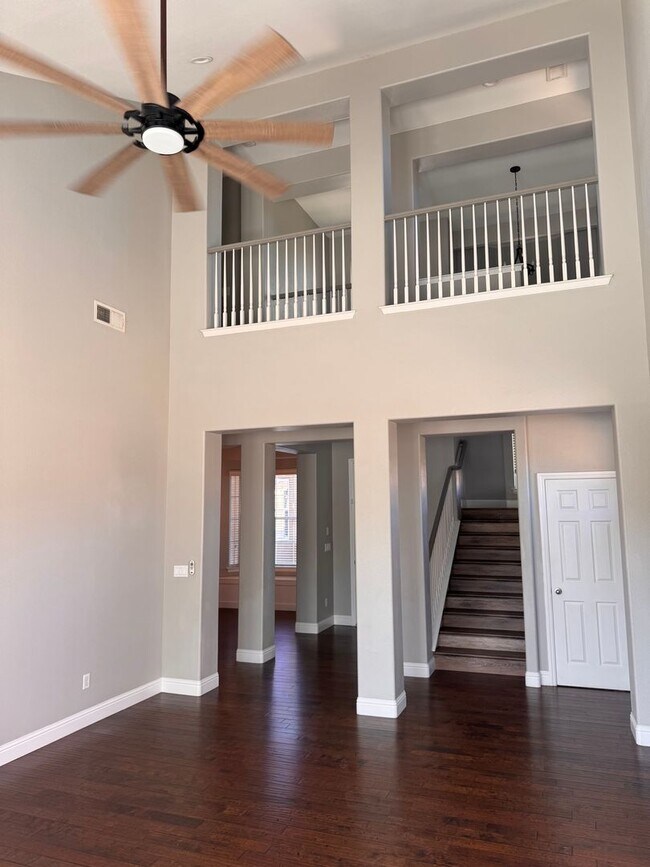 Building Photo - Beautiful single family home