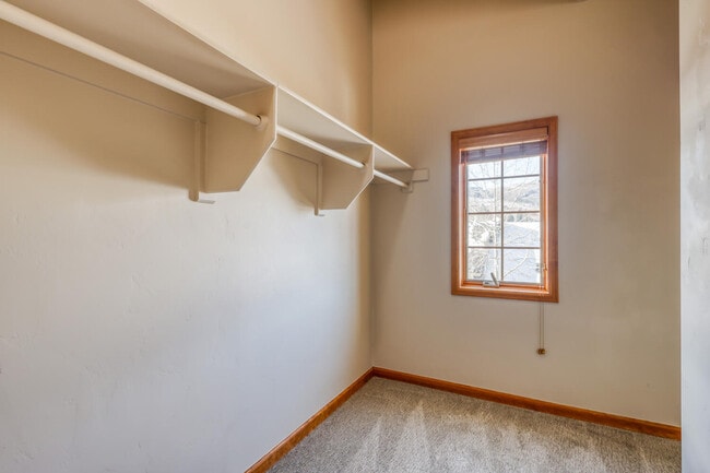 Building Photo - 140 Lions Ln