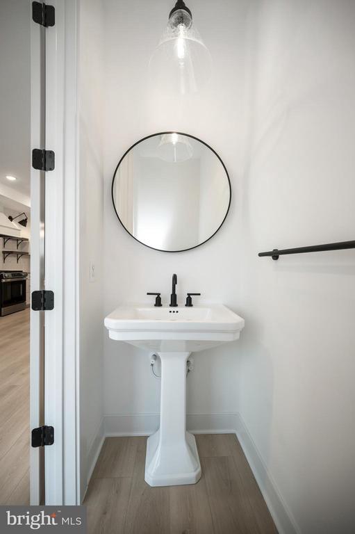 Building Photo - 9403 Pacific Elm St