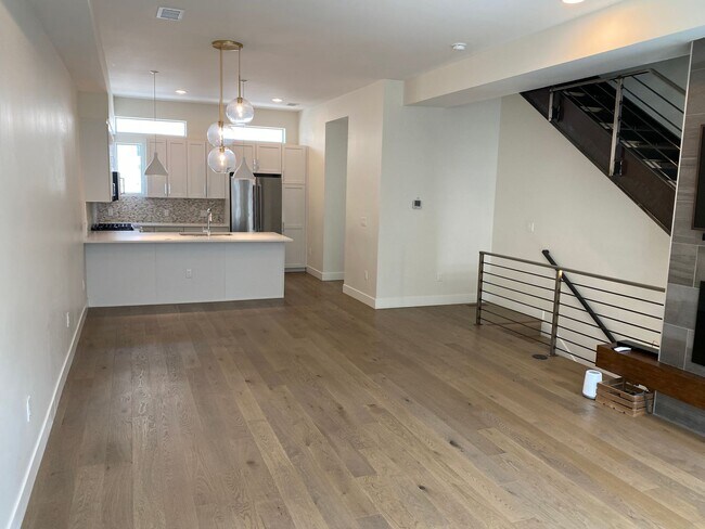 Building Photo - Gorgeous, Modern 3 Bedroom 4 Bathroom Townhouse Near Sloan's Lake