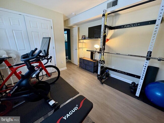 Building Photo - 1101 Primrose Ct