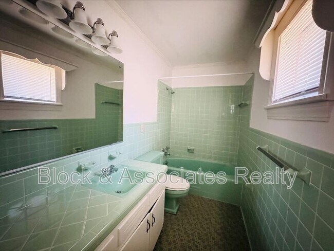 Building Photo - 711 N Fayetteville St