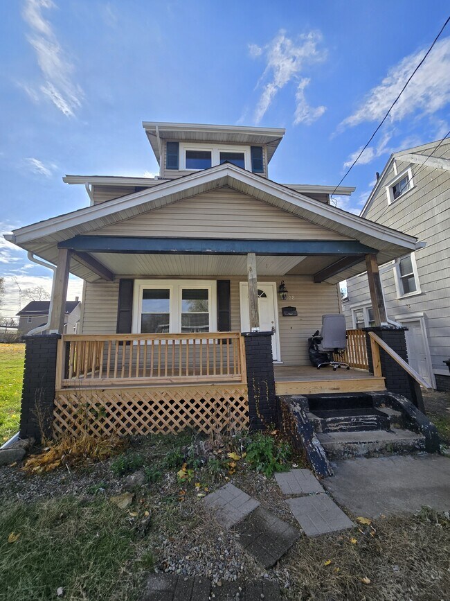 Primary Photo - 2108 3rd St SE