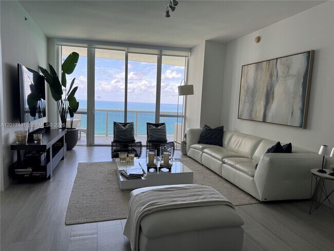 Building Photo - 15811 Collins Ave