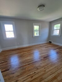 Building Photo - 1802 Maple St