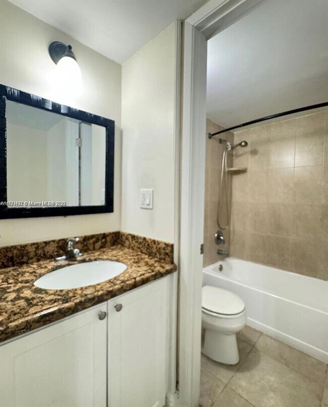 Building Photo - 8850 Fontainebleau Blvd
