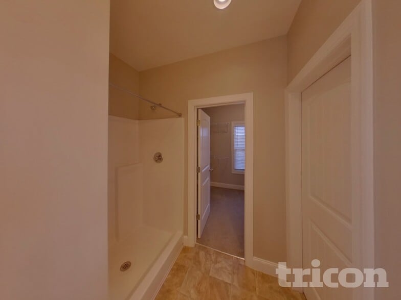 Building Photo - 5105 Cloverhill Dr