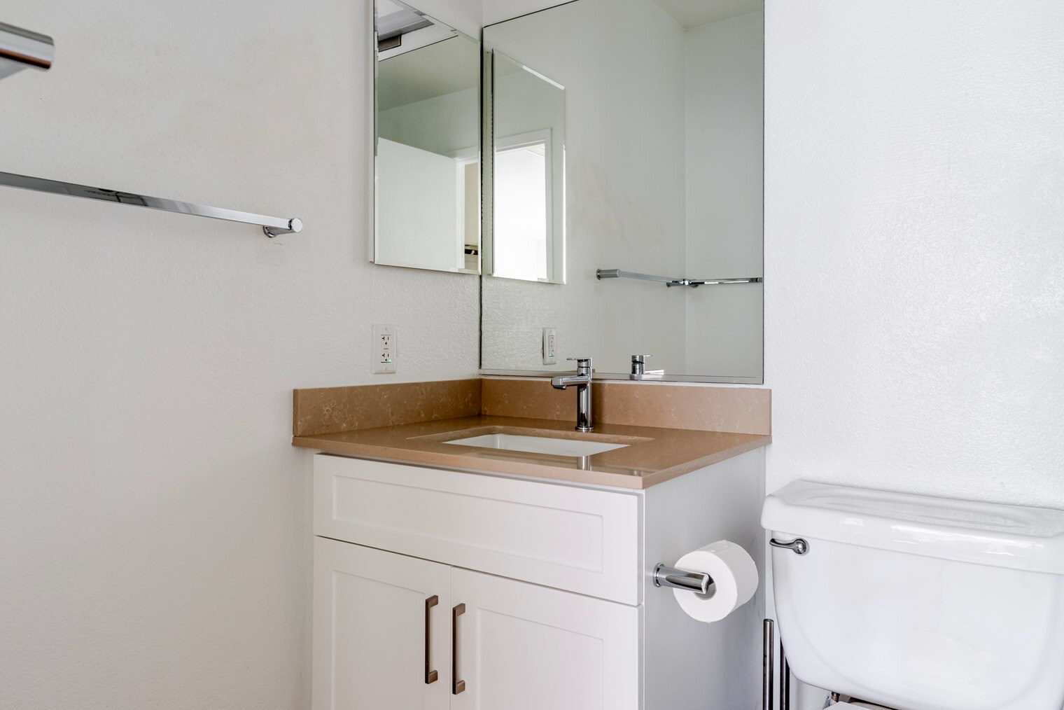 Building Photo - 1600 Villa St