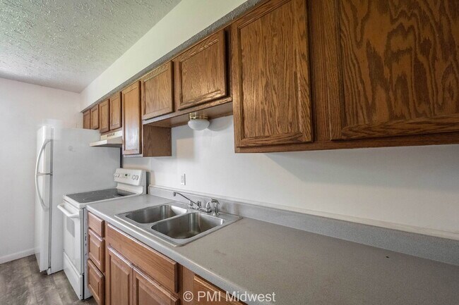 Building Photo - Charming 2-Bedroom Retreat at 570 W U.S. 52, Fountaintown – Cozy Comfort Awaits in 844 Sq Ft!