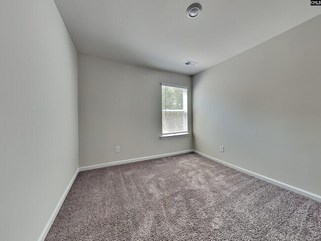Building Photo - 105 Bent Holly Dr