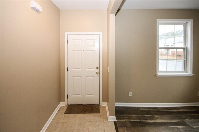 Building Photo - 170 Windcroft Ln NW