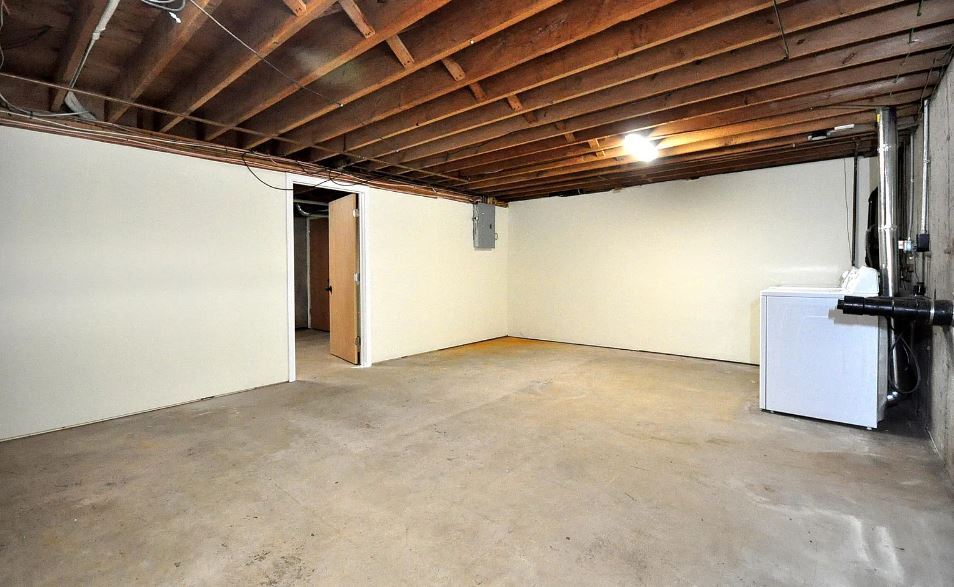 Building Photo - 1700 Farmington Ave