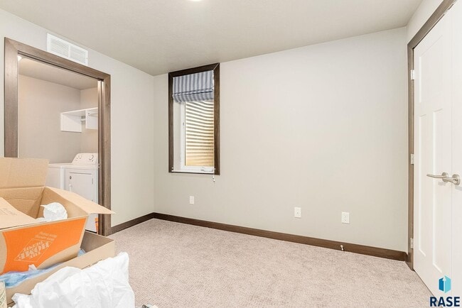 Building Photo - 226 E Residence Pl