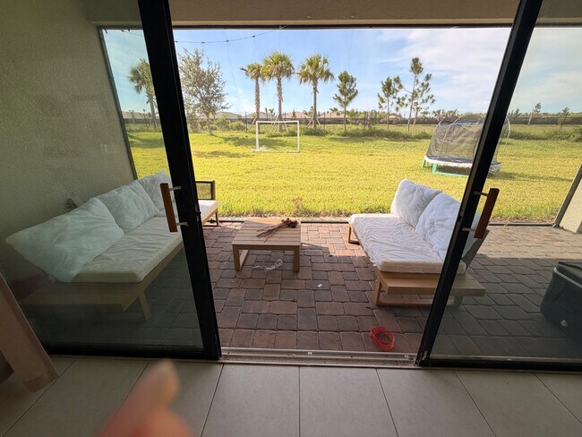 Building Photo - 32683 Tamarind Grv Ln