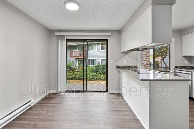 Building Photo - 5660 SW 180th Ave