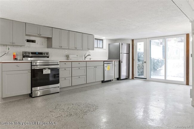 Building Photo - 378 Broadway