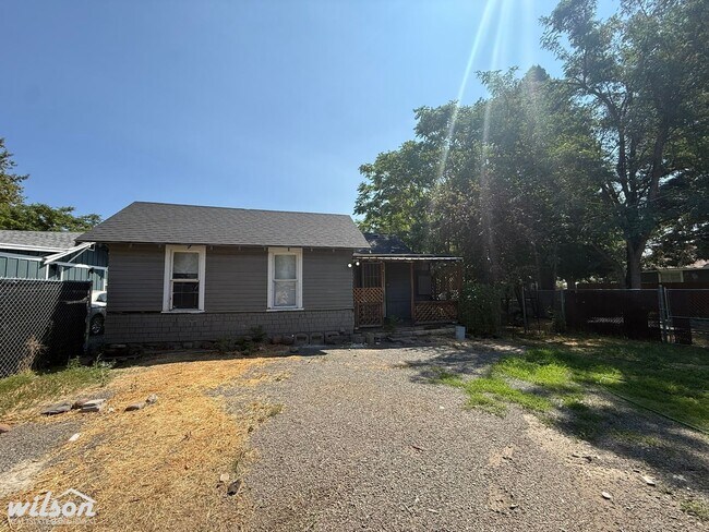 Building Photo - 912 S 10th Ave