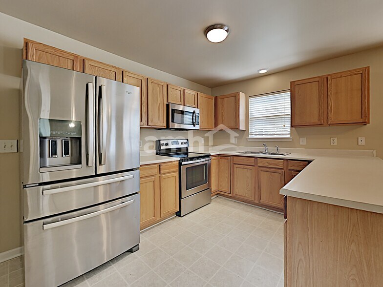 Building Photo - 1038 Vanguard Dr