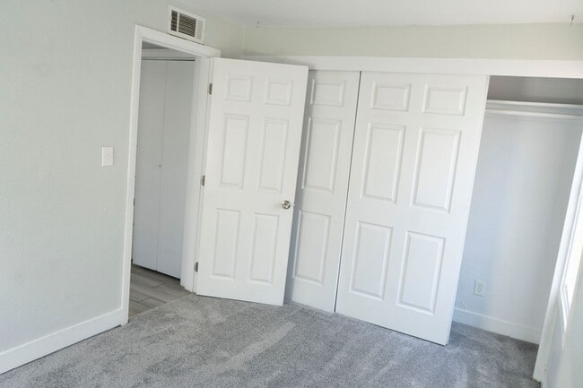 Building Photo - 1 Bedroom Modern House