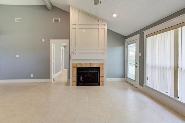 Building Photo - 3843 Westmeadow Dr