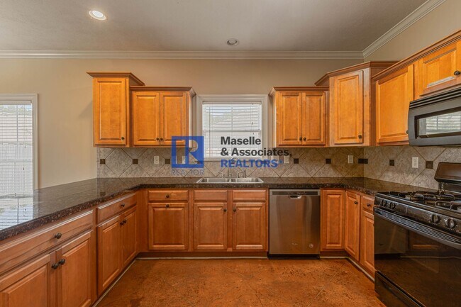 Building Photo - Beautiful 3 bedroom, 2 bathroom house in B...