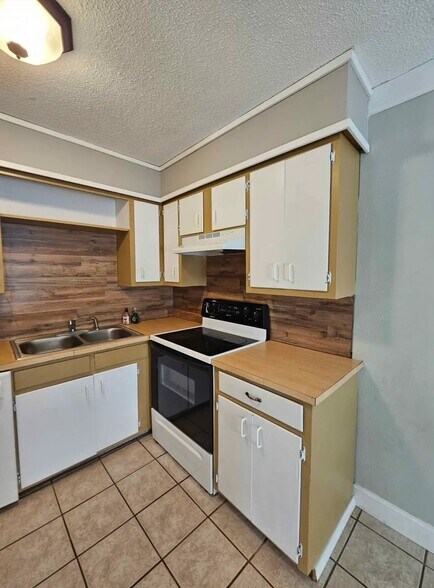 Building Photo - 111 Joy Dr