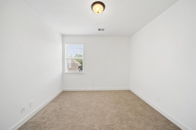 Building Photo - 14 Camplight Court