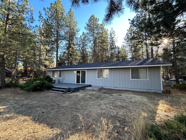 Building Photo - $500 off 1st Month's Rent!!! Charming Home on .25 acre Lot!