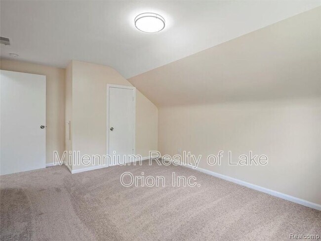 Building Photo - 24034 Meadowlark St