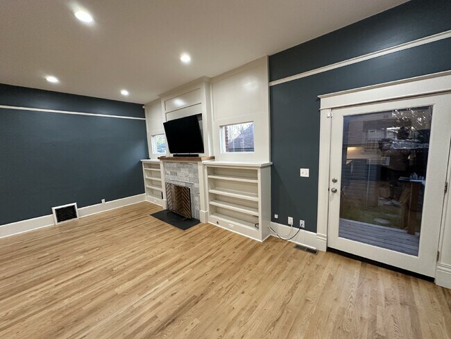 Building Photo - "Charming 3-Bed Oasis with Granite Touches & Cozy Fireplace in Nampa!"