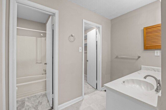 Building Photo - Just Renovated & Ready for You!