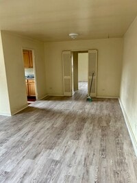 Building Photo - Top Floor 2 Bedroom Apartment  in Shadyside
