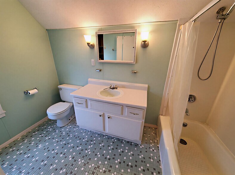 Building Photo - 93 Meridian St